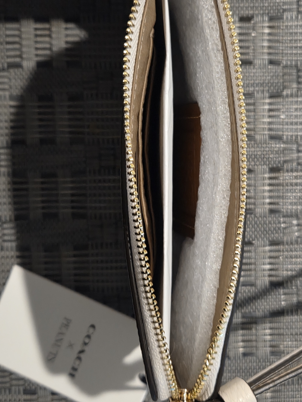 Coach x Peanuts Beige Leather Wristlet - "Happiness" Graphic - Picture 8 of 8